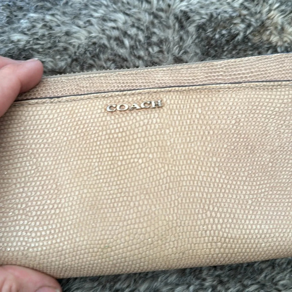 Coach textured leather metallic wallet - Picture 3 of 6